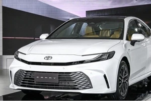 Toyota Camry 2025 bản hybrid tại Đông Nam Á có giá từ 1,026 tỷ đồng