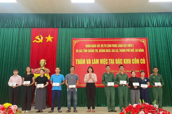 Đoàn công tác các địa phương làm việc tại Đặc khu Cồn Cỏ.