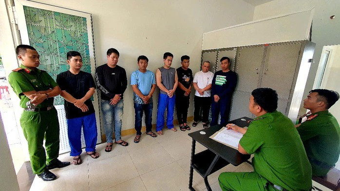 Hơn 300 cán bộ, chiến sĩ công an truy bắt nhóm côn đồ Hơn 300 cán bộ, chiến sĩ công an truy bắt nhóm côn đồ