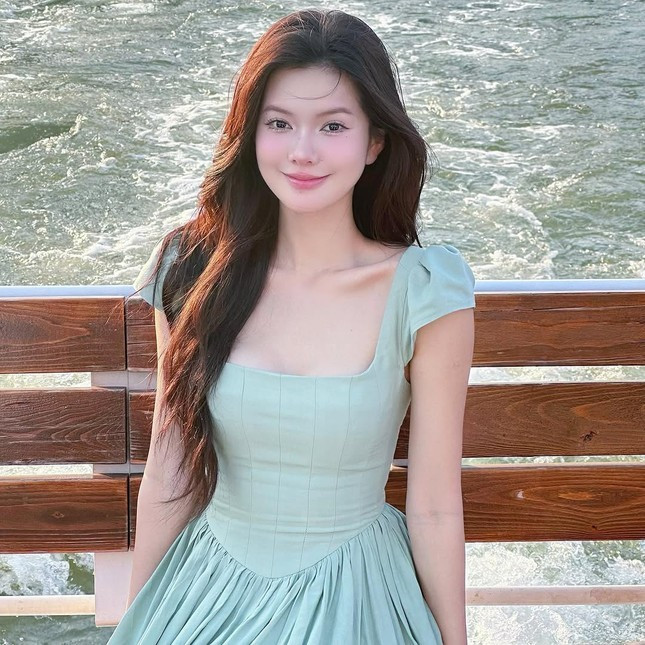 Đỗ Yên Đan sinh năm 1997, đến từ Đắk Lắk, hiện sống và làm việc tại TP.HCM. Cô là KOL trong lĩnh vực làm đẹp. 3a.jpg
