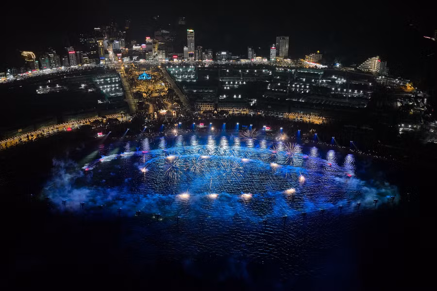 Vịnh trung tâm Cát Bà bừng sáng với trải nghiệm nghệ thuật tầm cỡ thế giới