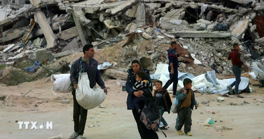 Người dân sơ tán tránh xung đột tại thị trấn Beit Lahia, Dải Gaza. Ảnh: THX/TTXVN xung-dot-hamas-israeld.jpg