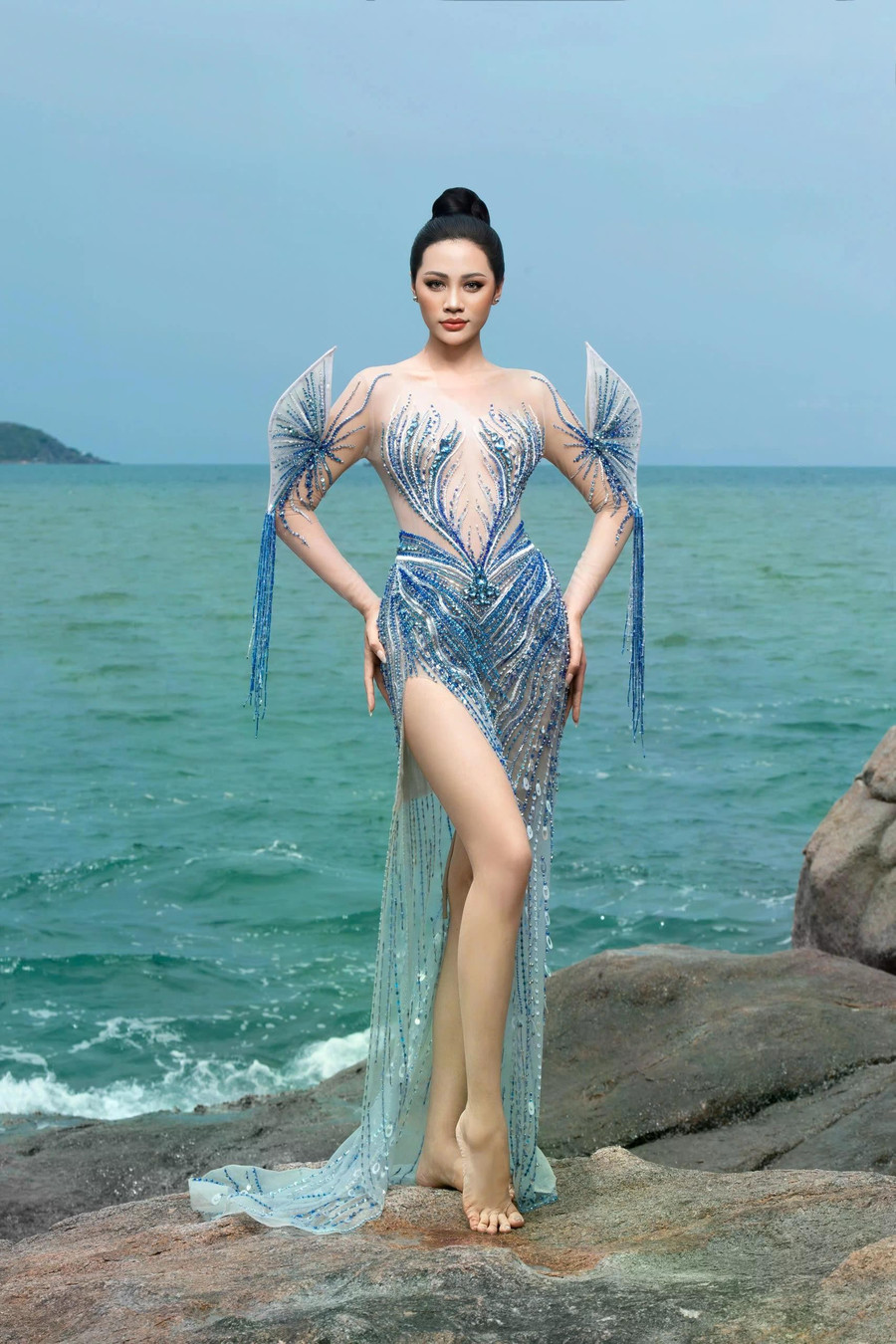 Mỹ nhân quê Quảng Bình tâm sự công việc hiện tại đang ổn định và không quá lo lắng về mặt tài chính. Cô mong rằng sớm hoàn tất luận văn thạc sĩ để trở thành giảng viên đại học như bản thân mong ước. Ảnh: NVCC Mỹ nhân quê Quảng Bình tâm sự công việc hiện tại đang ổn định và không quá lo lắng về mặt tài chính. Cô mong rằng sớm hoàn tất luận văn thạc sĩ để trở thành giảng viên đại học như bản thân mong ước. Ảnh: NVCC