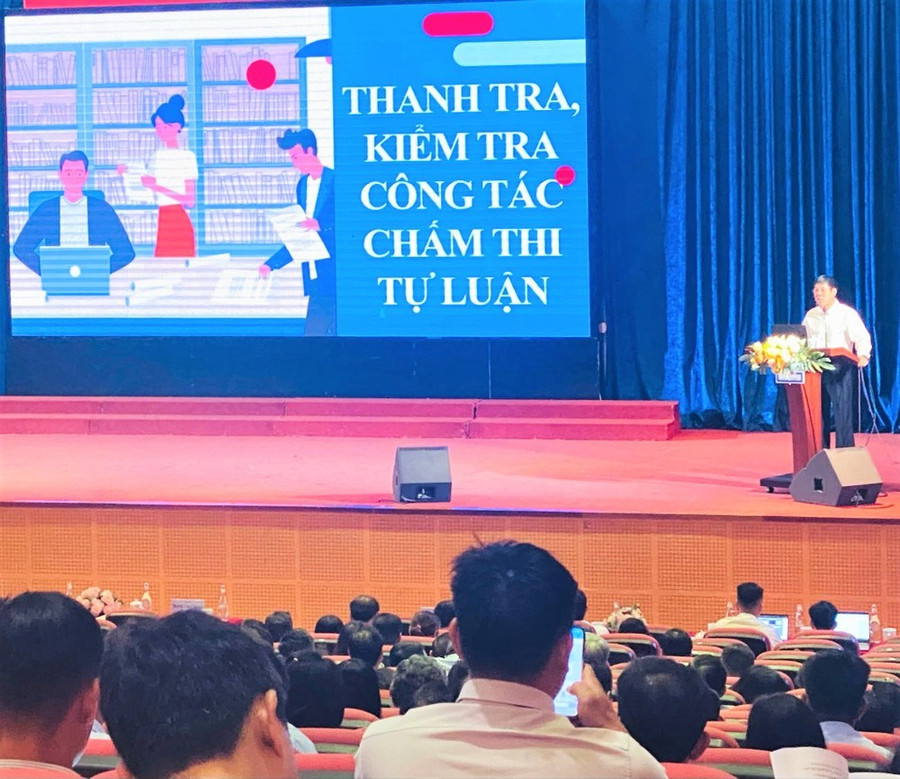 GS Huỳnh Văn Chương, Cục trưởng Cục Quản lý chất lượng (Bộ GD-ĐT) trình bày các nội dung của công tác thanh tra, kiểm tra.- Ảnh: THANH HÙNG GS Huỳnh Văn Chương, Cục trưởng Cục Quản lý chất lượng (Bộ GD-ĐT) trình bày các nội dung của công tác thanh tra, kiểm tra.- Ảnh: THANH HÙNG