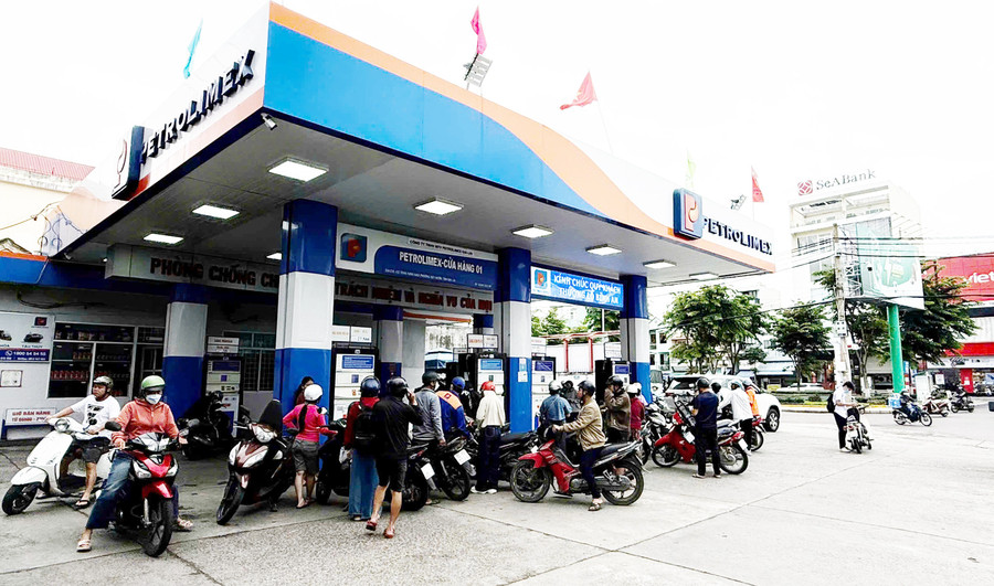 Bảo đảm cung ứng xăng dầu cho sản xuất, kinh doanh và tiêu dùng của người dân, doanh nghiệp. Ảnh: P.V