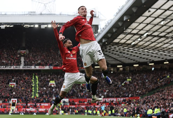 Man United vững chân trong Top 3 Ngoại hạng Anh.