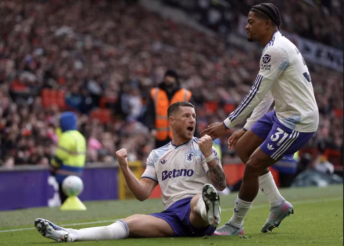 Ross Barkley san bằng tỉ số cho Aston Villa