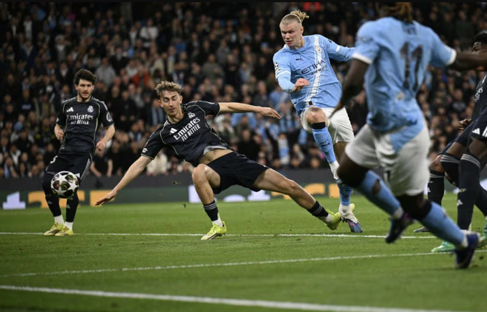Erling Haaland ghi bàn gỡ hòa 1-1 cho Man City