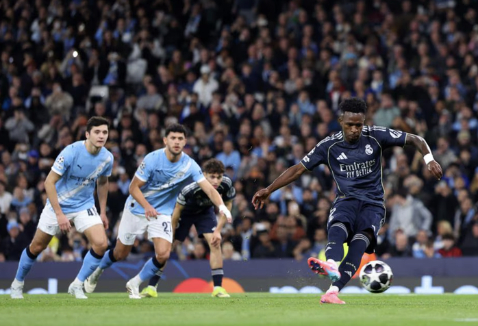 Vinicius Junior ghi bàn từ chấm 11m, mở tỉ số trận đấu