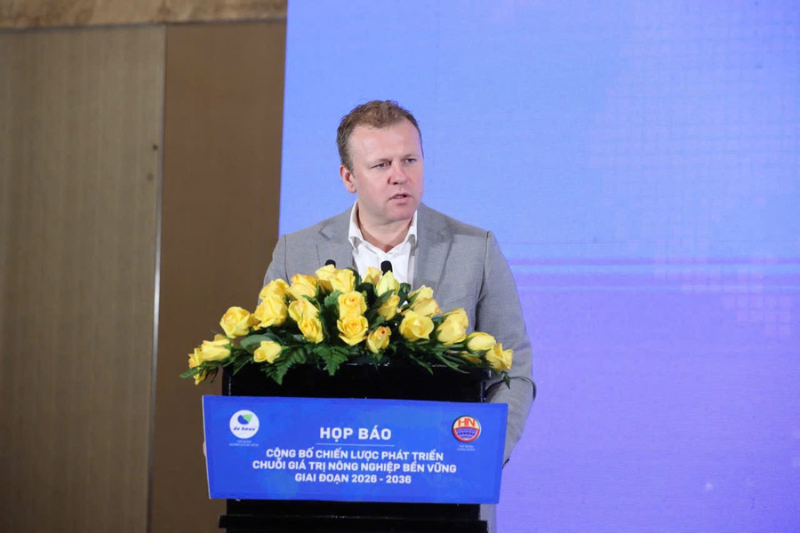 Ông Johan van den Ban phát biểu tại lễ công bố.