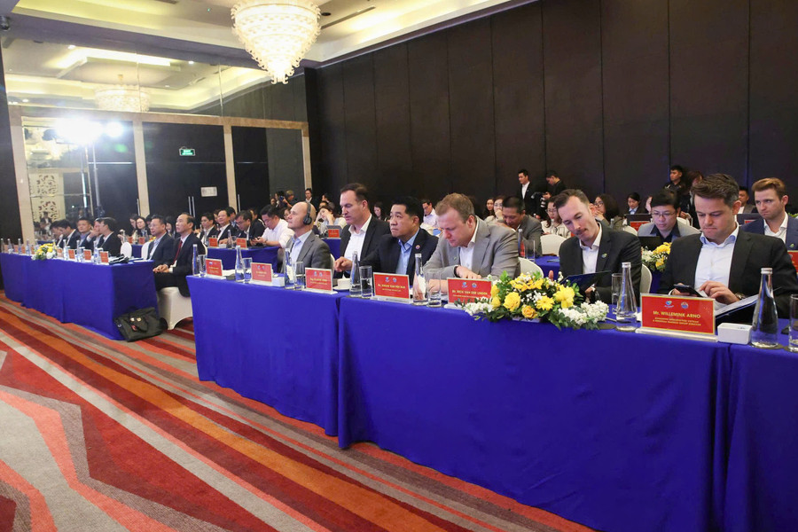 Các đại biểu tham dự lễ công bố.