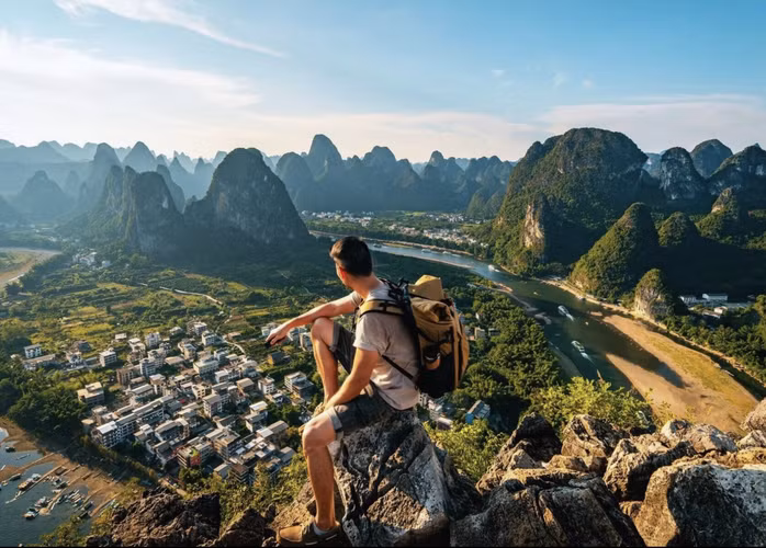 Khách Việt đi tour trọn gói của công ty du lịch theo đoàn sẽ bay thẳng, được miễn visa tới Quế Lâm (Trung Quốc). Ảnh: Intertour