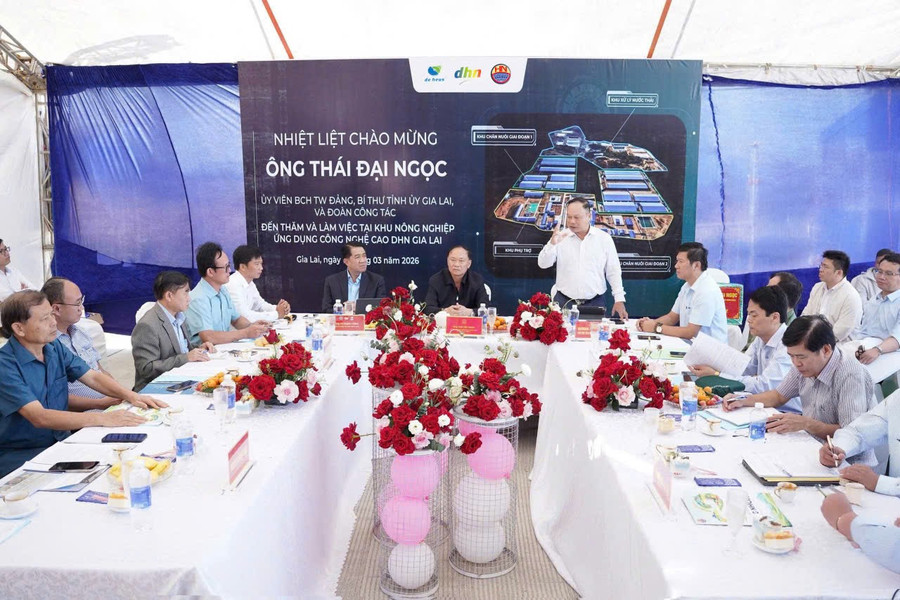 Ông Dương Mah Tiệp, Phó Chủ tịch UBND tỉnh Gai Lai phát biểu tại buổi làm việc.