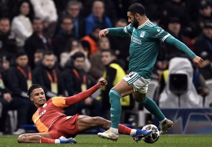 Mohamed Salah mờ nhạt khi Liverpool quay lại Champions League