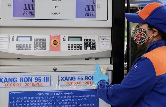 Điều hành giá xăng dầu bảo đảm bình ổn thị trường, kiểm soát lạm phát, hỗ trợ cho sản xuất, kinh doanh. Ảnh: Trần Việt/TTXVN
