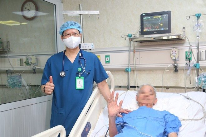 Bệnh nhân hồi phục sau ghép tạng, có thể tự thở sau khoảng 12 giờ