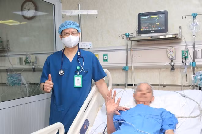 Bệnh nhân hồi phục sau ghép tạng, có thể tự thở sau khoảng 12 giờ