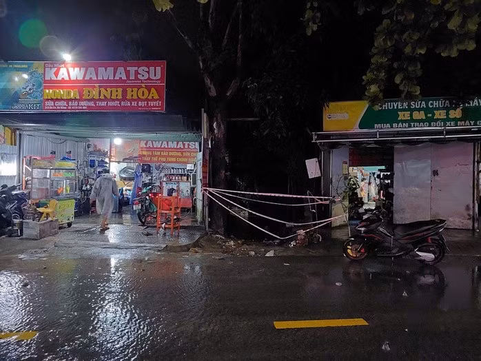 Lực lượng chức năng tại Đà Nẵng giăng dây cảnh báo khu vực nguy hiểm