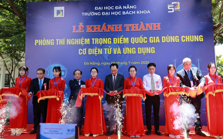 Trường ĐH Bách khoa - ĐH Đà Nẵng khánh thành phòng thí nghiệm trọng điểm quốc gia. ẢNH: H.Đ Trường ĐH Bách khoa - ĐH Đà Nẵng khánh thành phòng thí nghiệm trọng điểm quốc gia. ẢNH: H.Đ