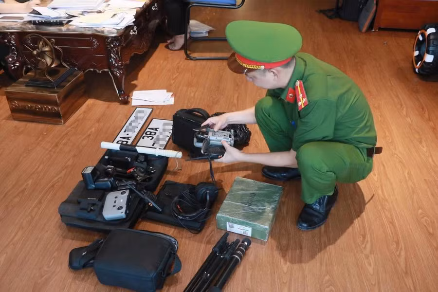 Cơ quan An ninh điều tra tiến hành khám xét tại nhà