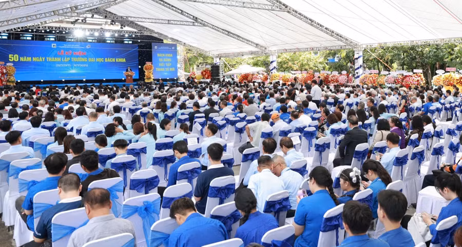 Gần 1.000 đại biểu tham dự lễ kỷ niệm 50 năm thành lập Trường ĐH Bách khoa - ĐH Đà Nẵng (1975 - 2025). ẢNH: H.Đ