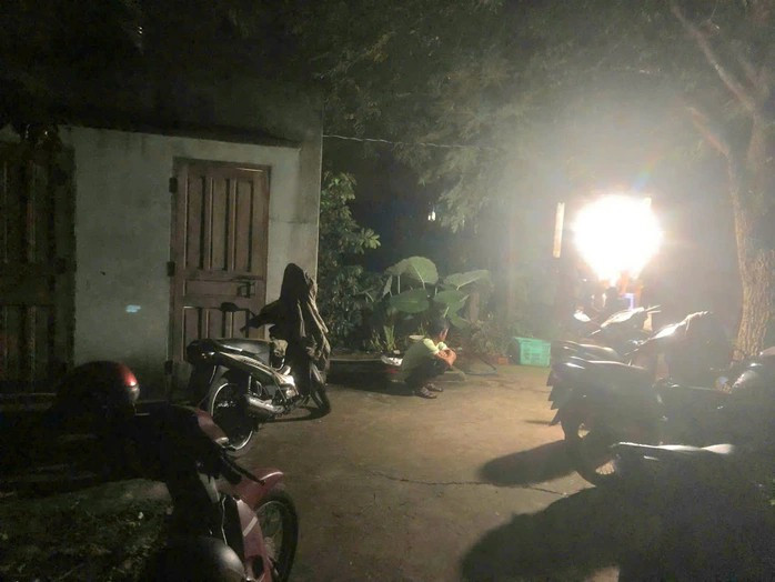 Đường vào căn nhà xảy ra án mạng đau lòng. Ảnh: NL 1can-ngan.jpg