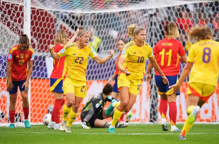 Justine Vanhaevermaet gỡ hòa 1-1 cho tuyển Bỉ chỉ sau hai phút