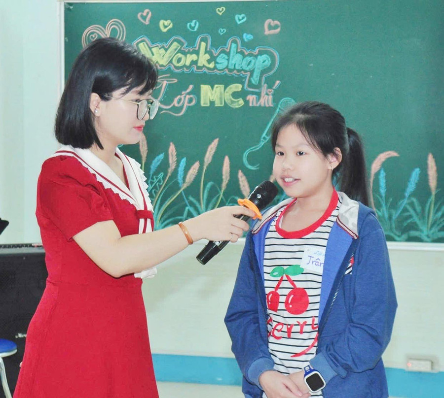 Các em thiếu nhi hào hứng tham gia lớp học làm MC tại Nhà Thiếu nhi Pleiku. Ảnh: Phan Lài 11mc.jpg
