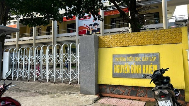 Trường tiểu học dân lập Nguyễn Bỉnh Khiêm được chuyển đổi loại hình trường sau 12 năm làm thủ tục. Trường tiểu học dân lập Nguyễn Bỉnh Khiêm được chuyển đổi loại hình trường sau 12 năm làm thủ tục.
