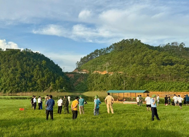 Lực lượng chức năng có mặt tại hiện trường. Lực lượng chức năng có mặt tại hiện trường.