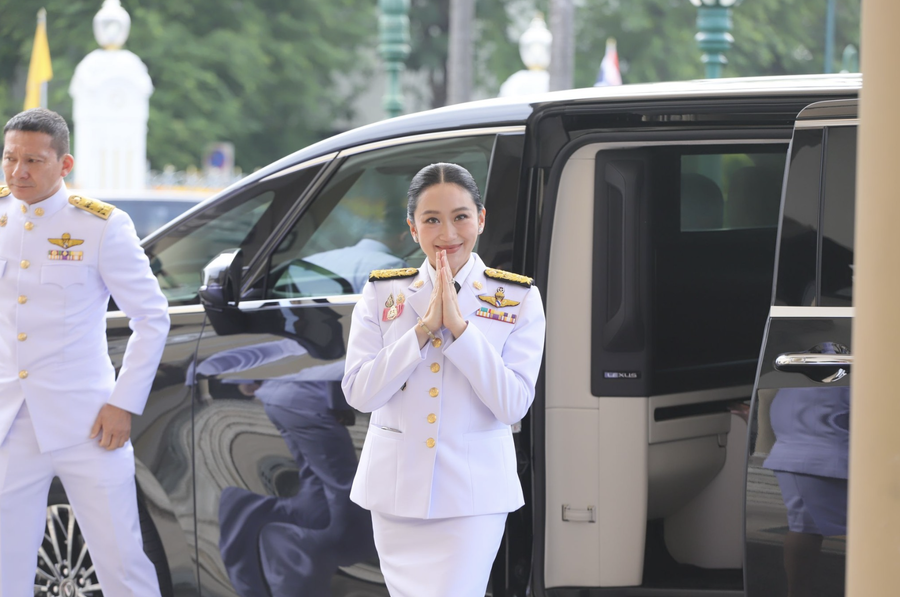 Bà Paetongtarn Shinawatra đến Tòa nhà Chính phủ Thái Lan hôm 3-7. Ảnh: Khaosod English Bà Paetongtarn Shinawatra đến Tòa nhà Chính phủ Thái Lan hôm 3-7. Ảnh: Khaosod English