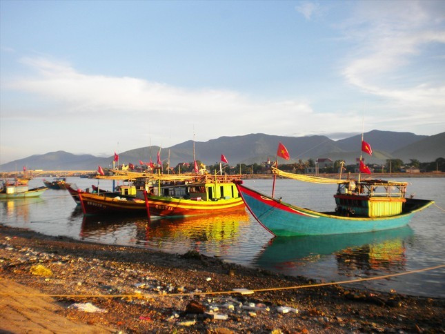 Biển Cảnh Dương. Ảnh: Phạm Xuân Dũng Biển Cảnh Dương. Ảnh: Phạm Xuân Dũng