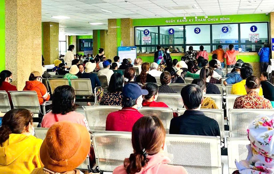 Người dân đến khám bệnh tại TTYT Quy Nhơn. Ảnh: M.H 1mai-hoang.jpg