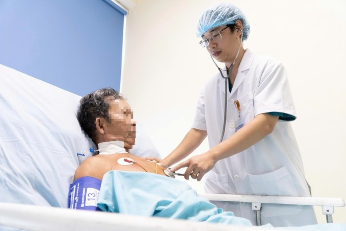 Ông D. được cứu sống sau khi bị đàn ong vò vẽ đốt Ông D. được cứu sống sau khi bị đàn ong vò vẽ đốt
