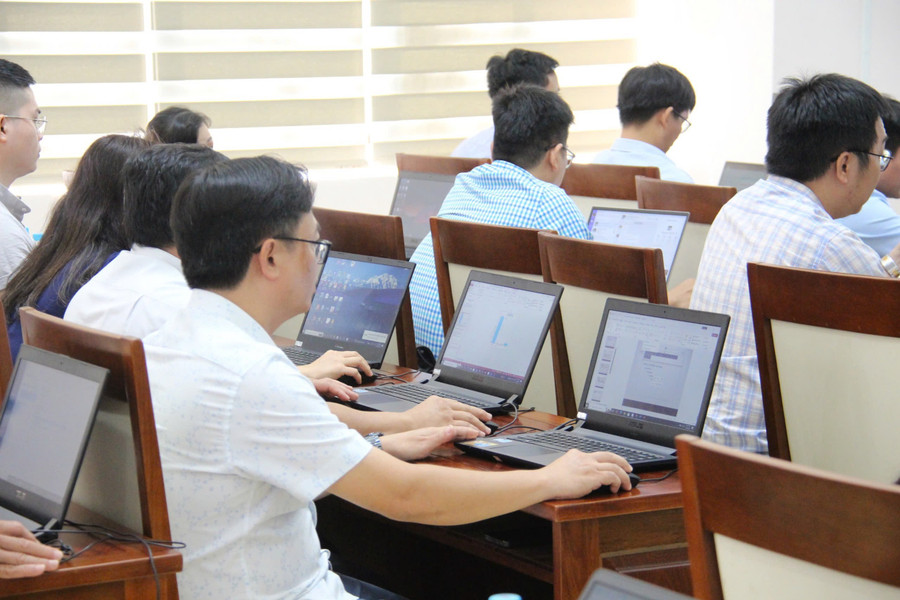 UBND tỉnh Gia Lai phối hợp Trường ĐH Quy Nhơn tổ chức lớp đào tạo chuyển đổi số cho cán bộ, công chức, viên chức các sở, ngành, địa phương. Ảnh: Trọng Lợi 22them.jpg