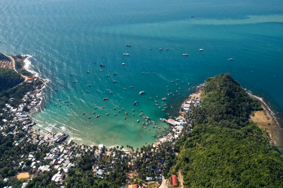 Nhà cửa của người dân chen chúc quanh Bãi Ngự (xã An Sơn). ẢNH: ĐỘC LẬP