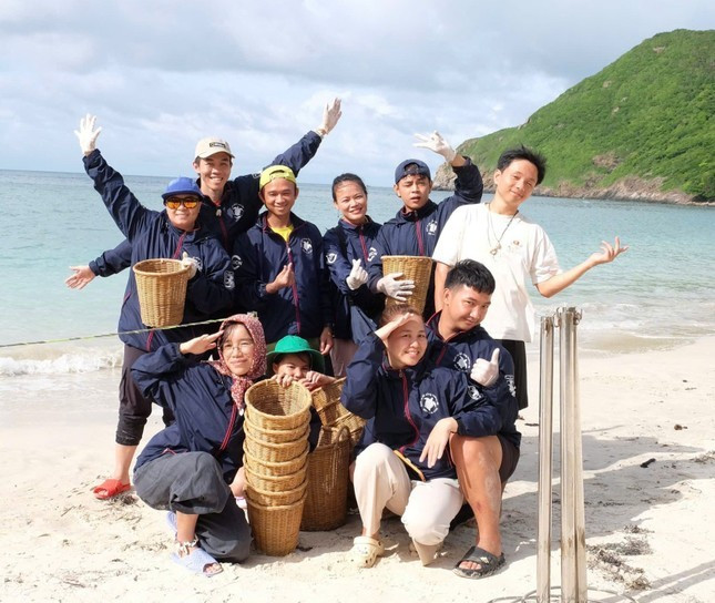 Mỗi nhóm tình nguyện viên sẽ thực hiện nhiệm vụ "hộ sinh" trên biển 10 ngày. Mỗi nhóm tình nguyện viên sẽ thực hiện nhiệm vụ "hộ sinh" trên biển 10 ngày.