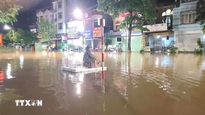 Mưa lớn gây ngập úng diện rộng ở Thái Nguyên trong đêm 29/6 vừa qua. (Ảnh: Trần Trang/TTXVN) Mưa lớn gây ngập úng diện rộng ở Thái Nguyên trong đêm 29/6 vừa qua. (Ảnh: Trần Trang/TTXVN)