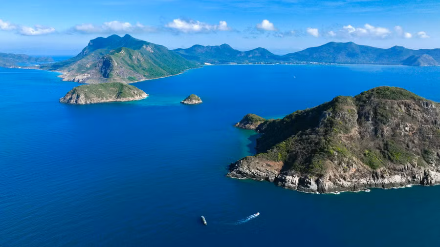 Đặc khu Côn Đảo, nhìn từ hòn Tài Lớn. ẢNH: ĐỘC LẬP