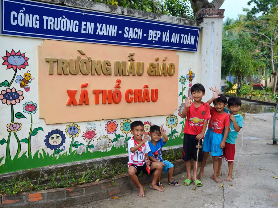 Trẻ em đặc khu Thổ Châu. ẢNH: MAI THANH HẢI