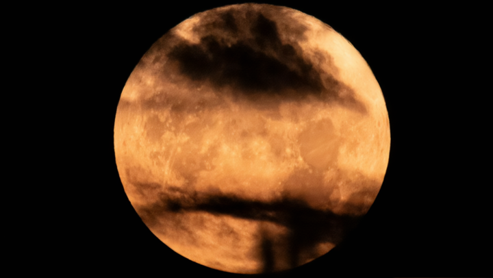 Hình ảnh Buck Moon chụp tại Hy Lạp. Nguồn: Getty Images trnag-huuu.jpg