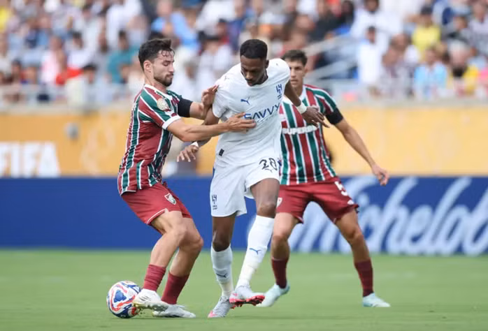 Al-Hilal (áo trắng) quyết lập kỳ tích