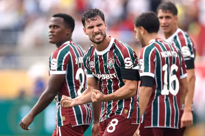 Matheus Martinelli (8) mở tỉ số cho Fluminense