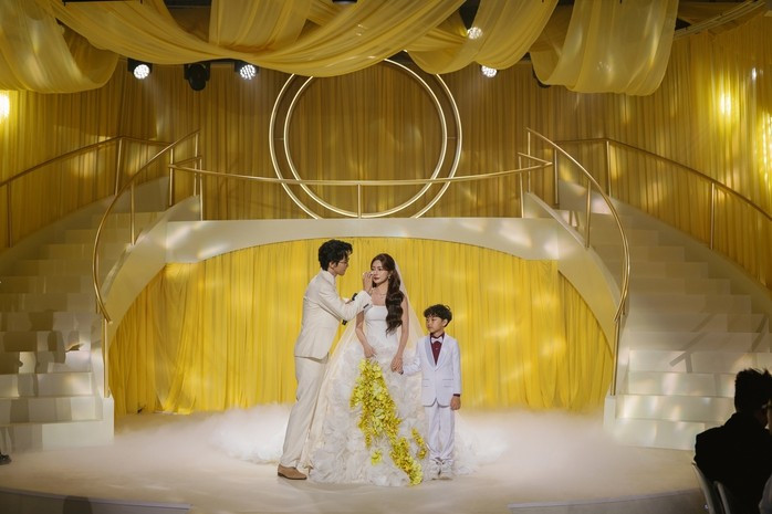 Chuyện tình cổ tích cặp KOL đình đám, Danny - Diệp Lê Chuyện tình cổ tích cặp KOL đình đám, Danny - Diệp Lê