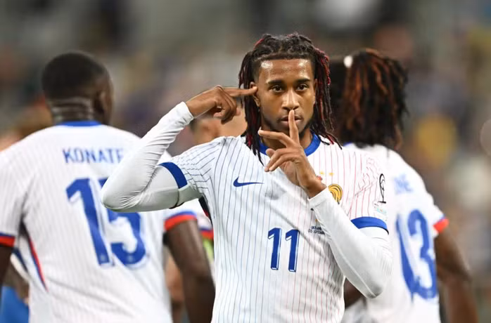 Michael Olise ghi bàn mở tỉ số cho tuyển Pháp