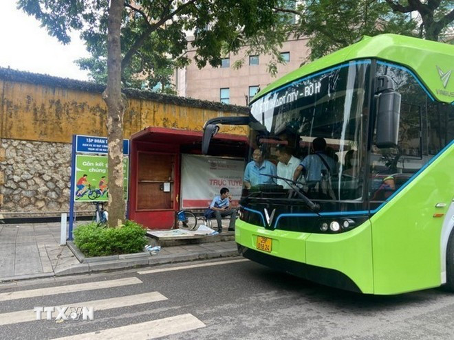 Thành phố Hà Nội áp dụng chính sách miễn phí vé xe buýt từ ngày 30/8 đến hết ngày 2/9. (Ảnh: Nguyễn Văn Cảnh/TTXVN) Thành phố Hà Nội áp dụng chính sách miễn phí vé xe buýt từ ngày 30/8 đến hết ngày 2/9. (Ảnh: Nguyễn Văn Cảnh/TTXVN)