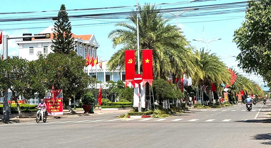 Một tuyến đường đạt tiêu chí văn minh đô thị trên địa bàn phường Bình Định. Ảnh: N.H bg-chot-3-1.jpg