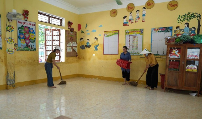 Với quyết tâm “Không để học sinh nào bị gián đoạn học tập vì thiên tai”, nhiều trường học miền núi Nghệ An đang "chạy đua" cho ngày khai giảng. Ảnh nguồn NDO mua-lu.jpg