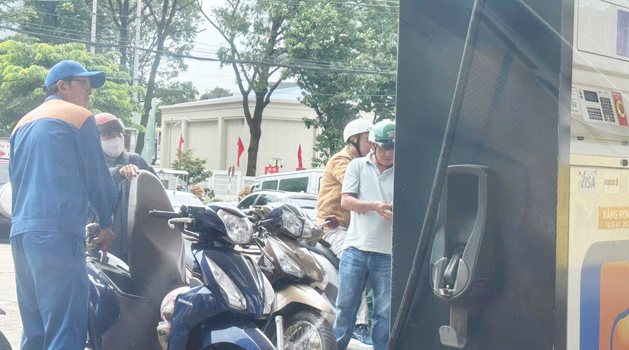 Phó Thủ tướng Hồ Đức Phớc yêu cầu giám sát chặt chẽ biến động giá cả thị trường trong nước. Ảnh: G.B dieu-hanh-gia.jpg
