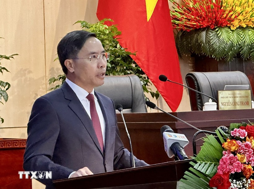 Chủ tịch Ủy ban Nhân dân thành phố Đà Nẵng Phạm Đức Ấn phát biểu nhận nhiệm vụ. (Ảnh: Trần Lê Lâm/TTXVN) pho-bi-thu-thanh-uy-da-nang.jpg
